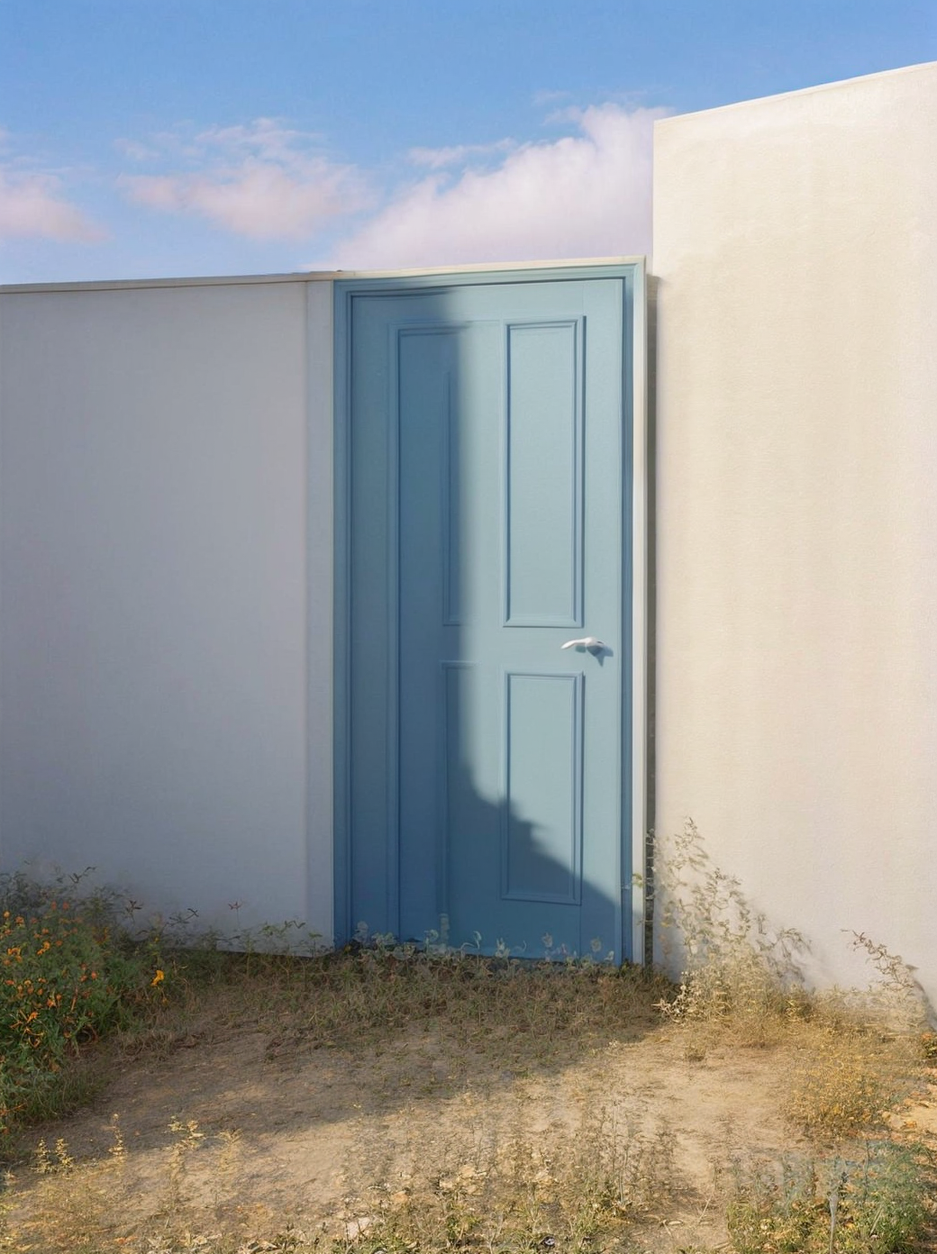 194313-3573981517-_lora_doors_1_, doors,light behind doors,sky,out door.png